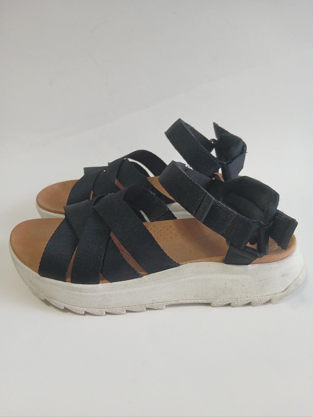 Clarks Black Strappy Platform Sandals with Tan Insole‎